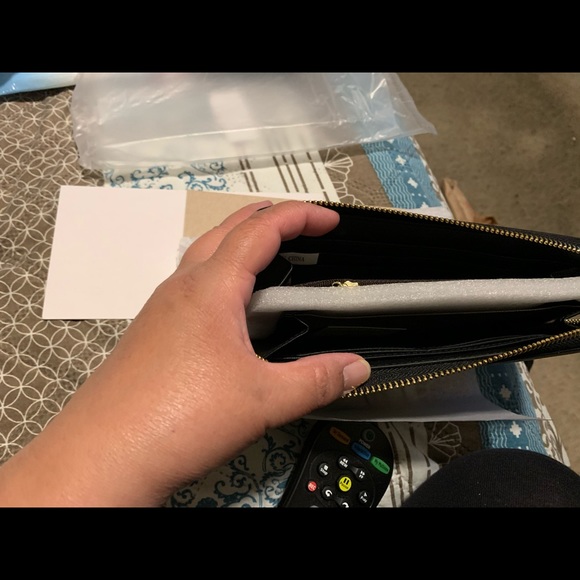 Black Cyano Leather Wallet - Picture 4 of 8